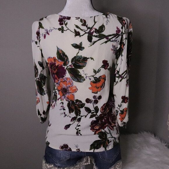 Daytrip | V Neck Floral Blouse Small - Picture 5 of 7